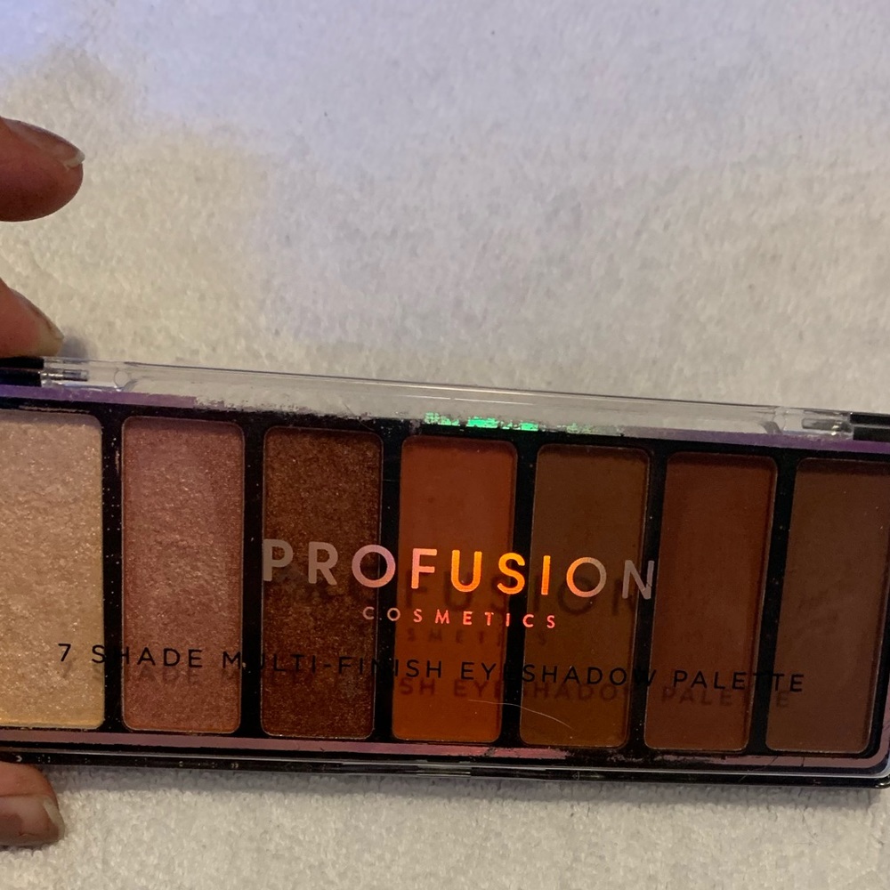 Multi finish eyeshadow pallet #Profusion